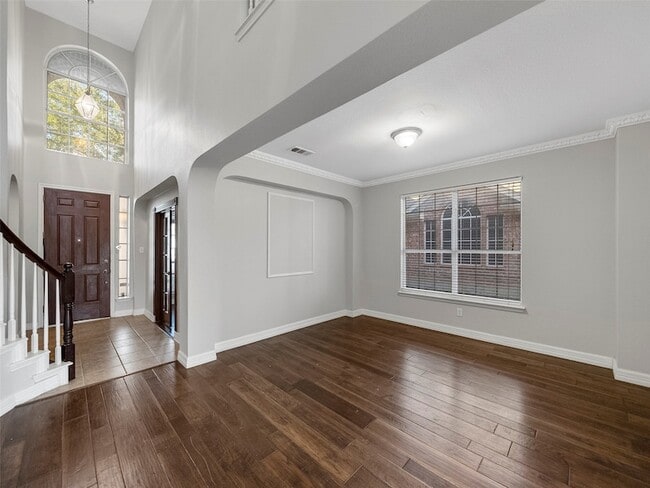 Building Photo - 9943 Red Cedar Dr