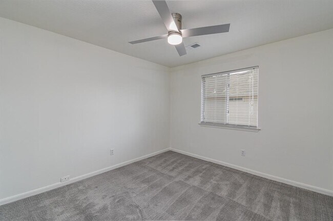 Building Photo - 30611 Country Meadows Dr