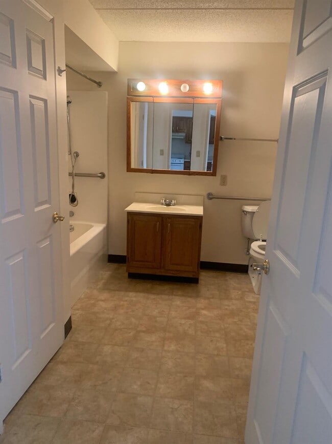 Building Photo - 35 Cerone Pl