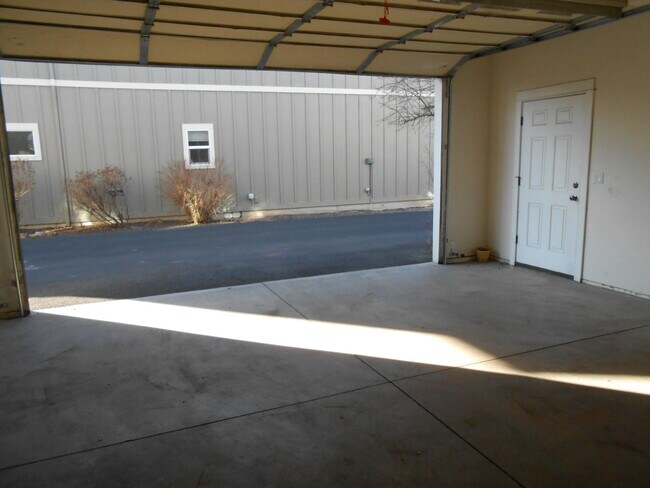 Building Photo - 61746 Darla Pl