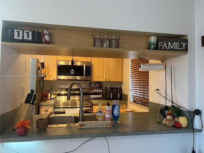 Building Photo - 15549 Miami Lakeway N