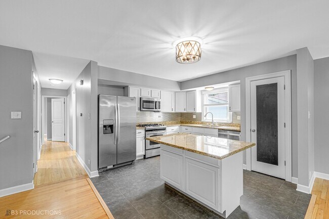 Building Photo - 917 Ironwood Ave