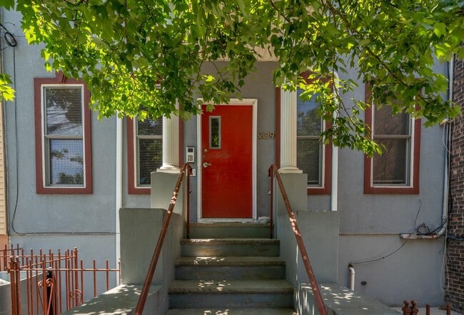 Building Photo - 209 Webster Ave