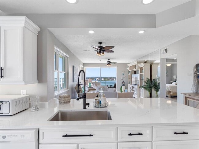 Building Photo - 7979 Sailboat Key Blvd S