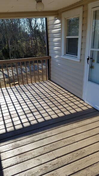 Building Photo - 570 McGlamery Rd