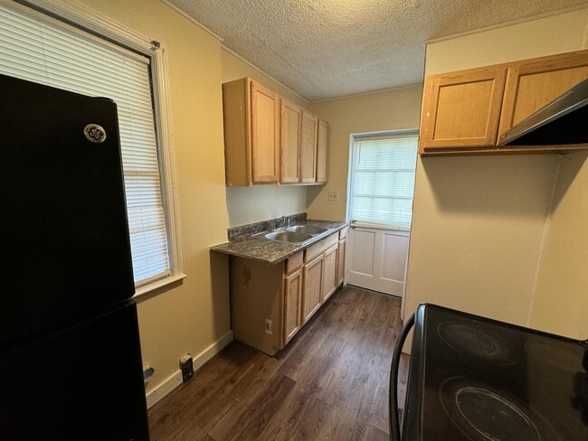 Building Photo - 1782 Eveline Ave