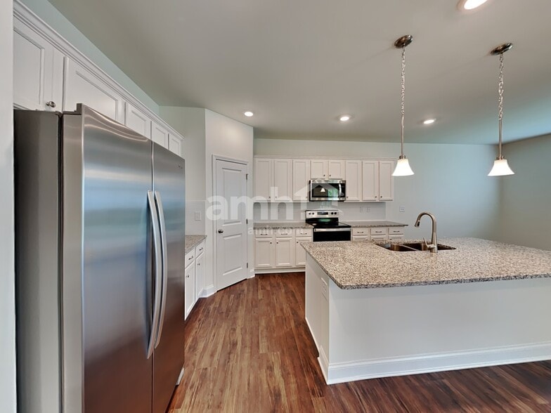 Building Photo - 824 Headland Wy
