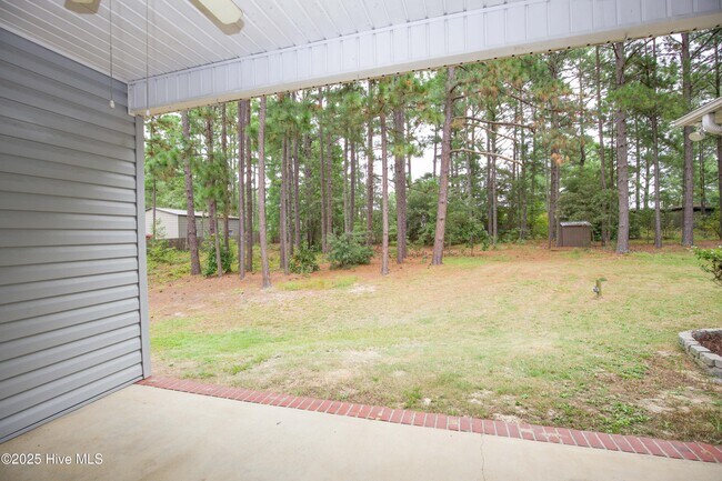 Building Photo - 110 Willow Creek Ln