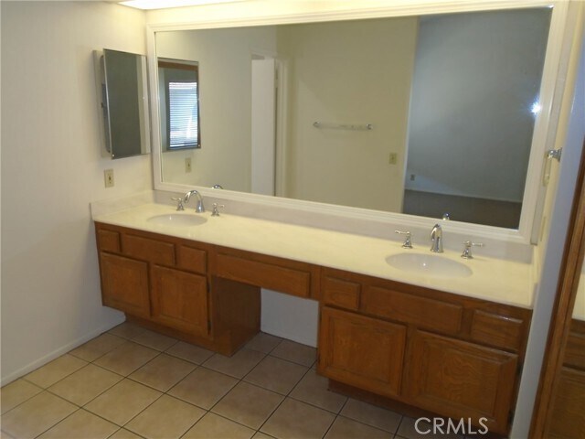 Building Photo - 19 Goldstar Pl