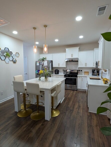 Building Photo - 5013 Jamie Sloop Ln