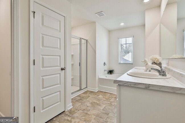 Building Photo - 166 Woodbrook Trl