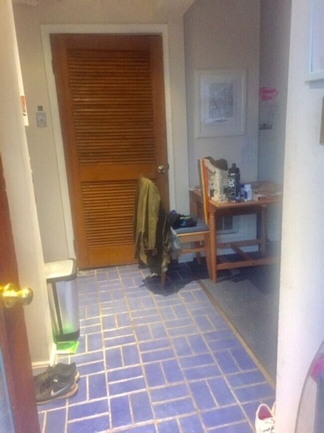 Building Photo - 1012 - Dunne