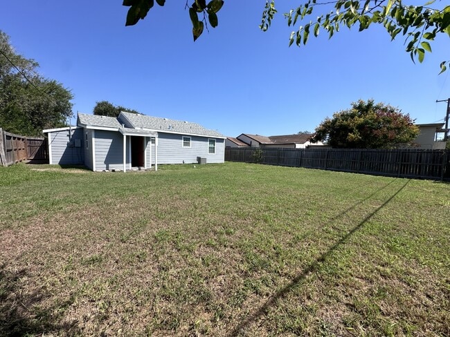 Building Photo - 4225 Harry St