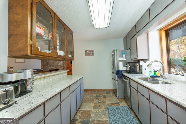 Building Photo - 3915 Stone Creek Cir