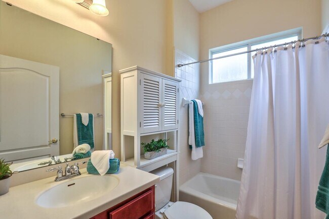 Building Photo - 1661 Harbor Club Dr