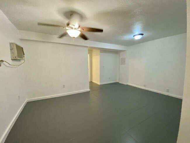 Building Photo - 1132 W French Pl, Unit 4