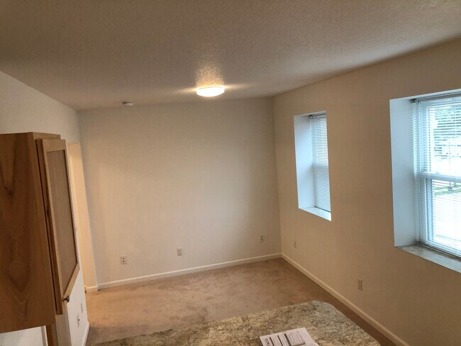 Building Photo - Courthouse View Apartments