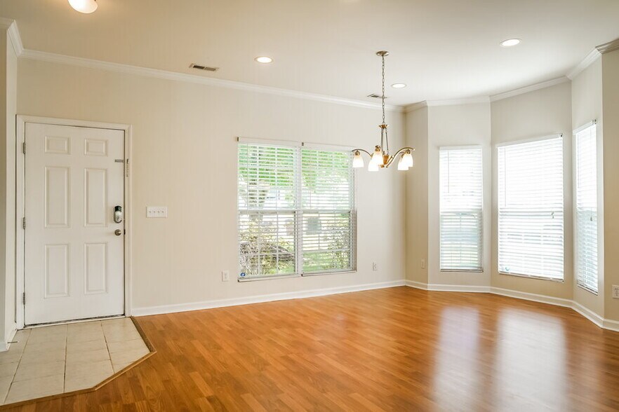 Building Photo - 813 Stackhurst Way