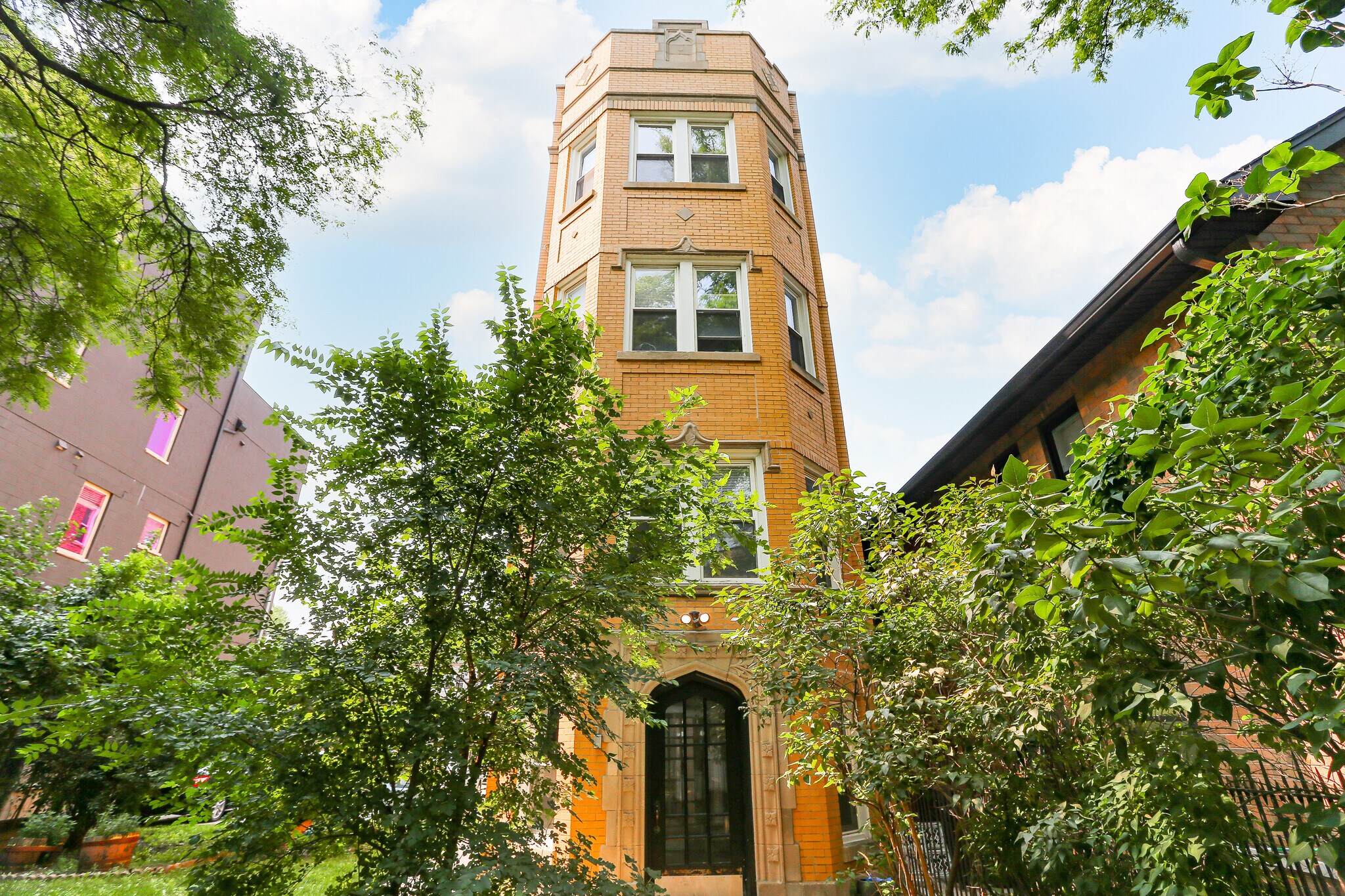 Building Photo - 2647 W Potomac Ave