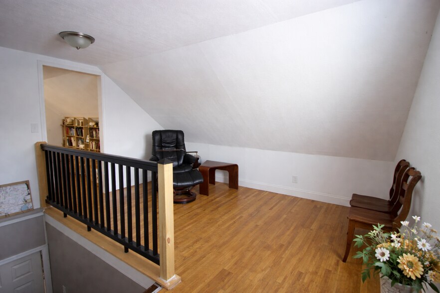 Bonus Room - 93 Clayton St