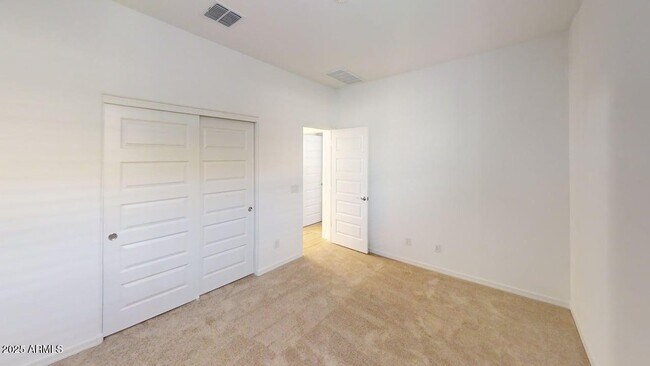 Building Photo - 8818 W Pasadena Ave