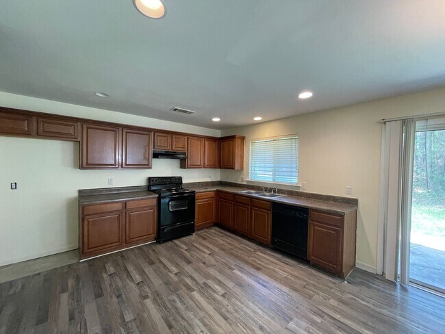 Building Photo - Home in Sable Glen for Rent - South Fulton