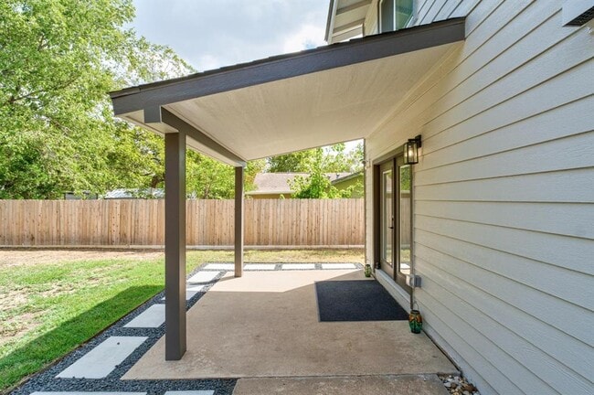 Building Photo - 500 Arbor Ln