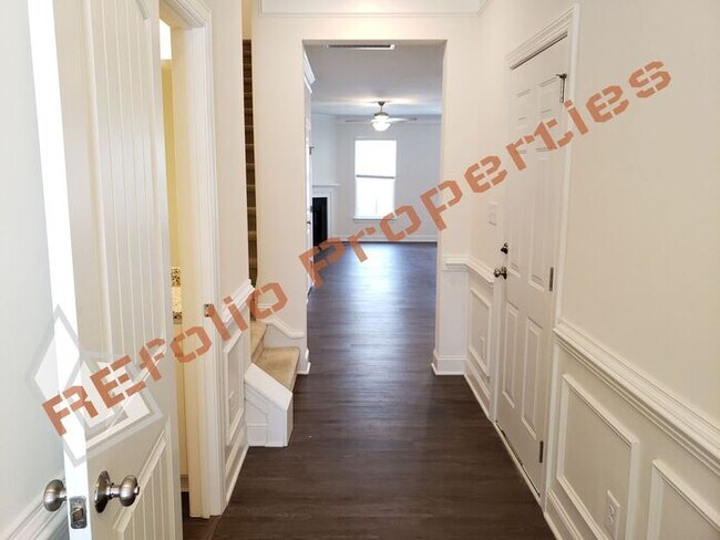 Building Photo - Elegant 3 Bedroom 2.5 Bath 1-Car Garage To...