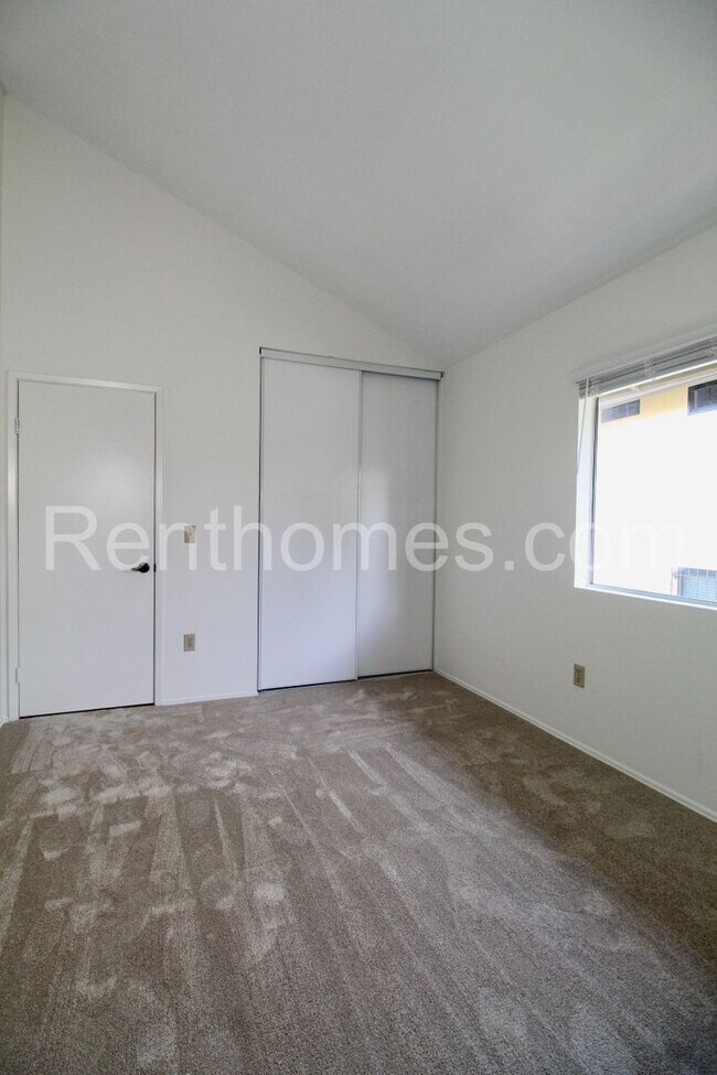 Building Photo - 10258 Grayfox Dr