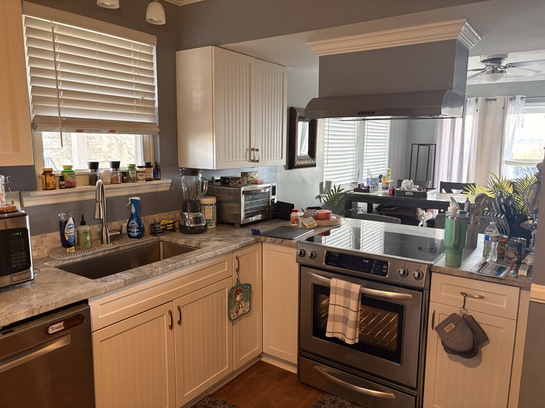 Building Photo - 5063 Popperdam Creek Dr