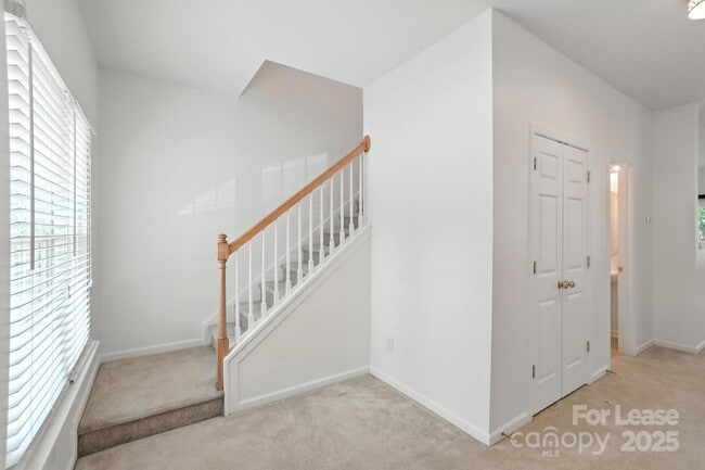Building Photo - 15554 Stronvar House Ln