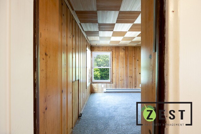 Building Photo - 17352 Roselawn St