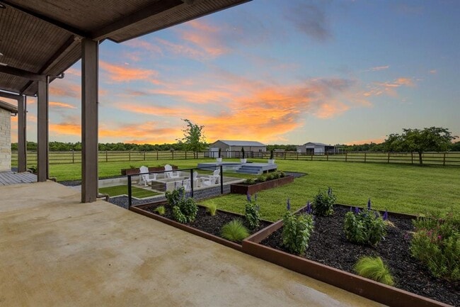 Building Photo - 215 Mesa Vista Dr