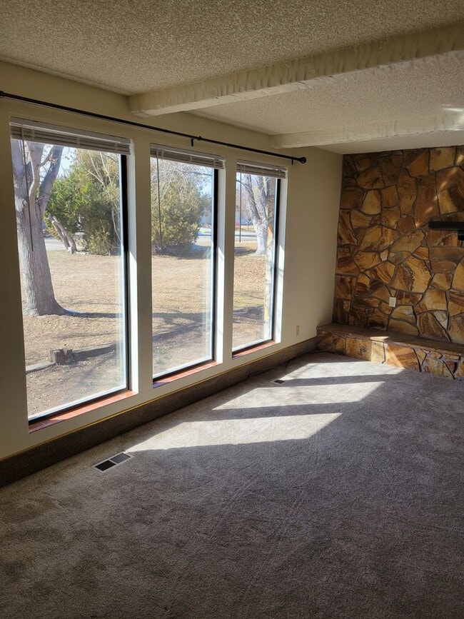 Building Photo - Coming Soon! 4 bedroom 2 bath