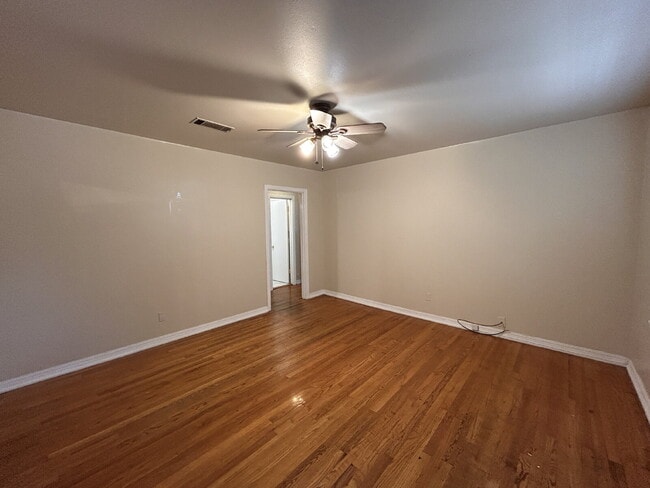 Building Photo - "Charming 4-Bed, 2-Bath Home