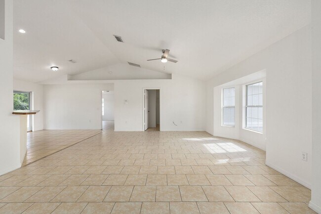 Building Photo - Spacious 3-Bedroom Home on an Oversized Lot in Marion Oaks – Modern Comfort with Room to Relax!