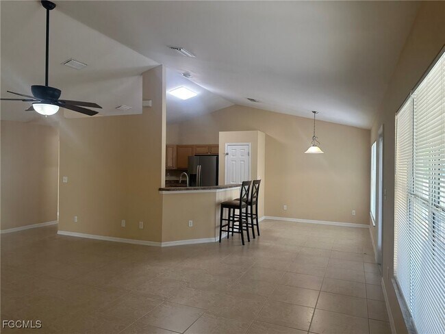 Building Photo - 2125 NE 9th Ave