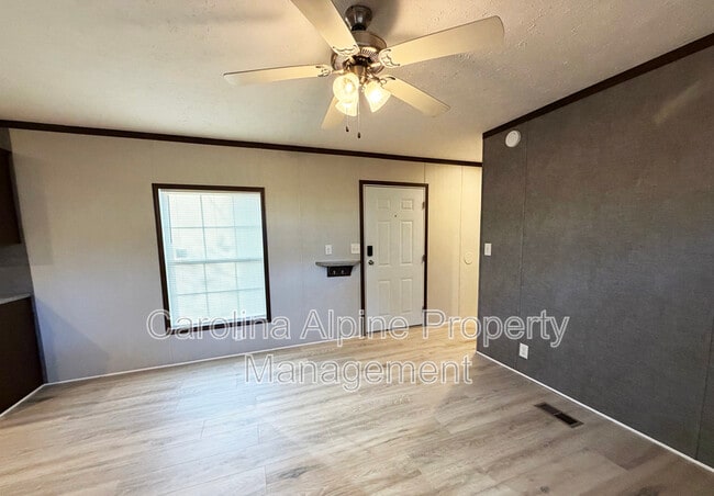 Building Photo - 786 Skylark Ln