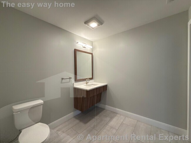 Building Photo - 9 Central St