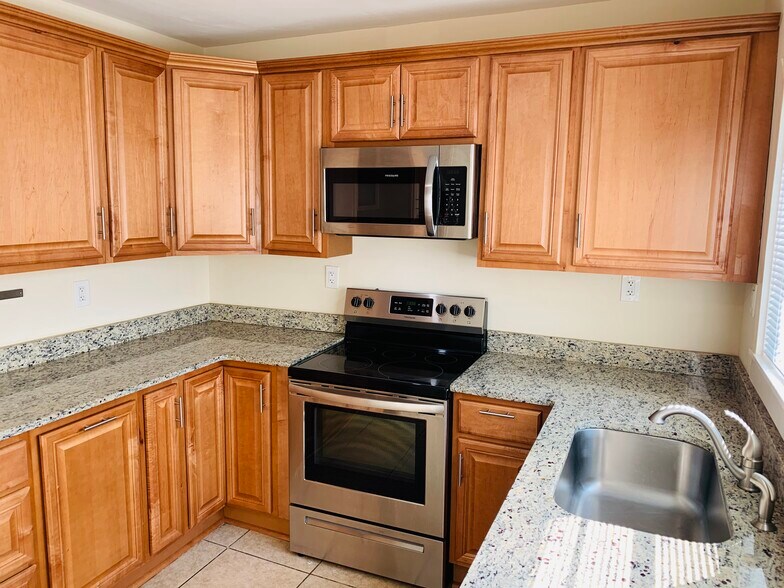 Building Photo - 903 Montgomery St