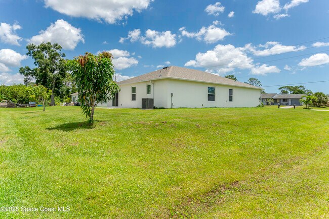 Building Photo - 724 San Filippo Dr SE