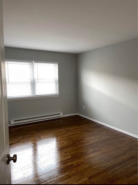 Building Photo - 515 Bound Brook Rd