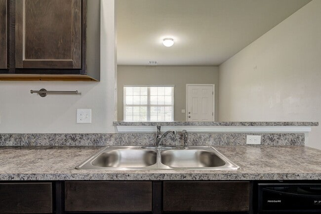 Building Photo - Gorgeous 3 Bed 2 Bath in Moore/SE OKC