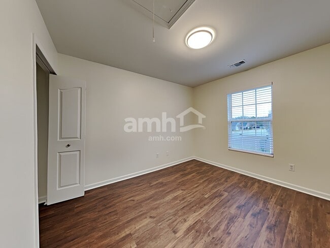 Building Photo - 30 Riverbed Dr