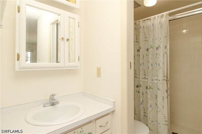 Building Photo - 300 Valley Stream Dr