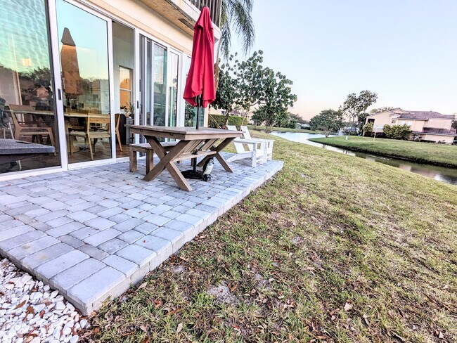 Building Photo - 23061 Aqua Vw