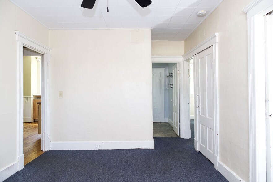 Building Photo - 5 Pine Pl