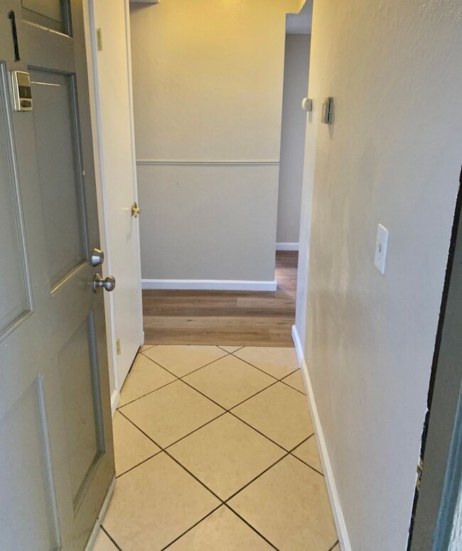 Building Photo - 2 Bed 1 Bath Condo in El Sobrante -- COMIN...