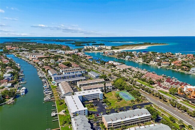 Building Photo - 719 Pinellas Bayway S