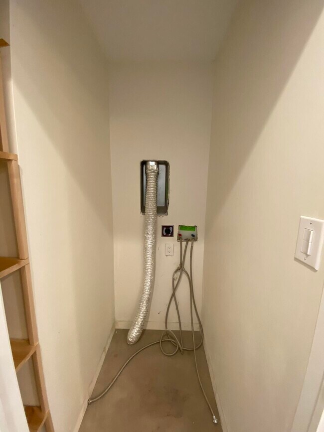 Building Photo - 4614 Idlewilde Ln SE